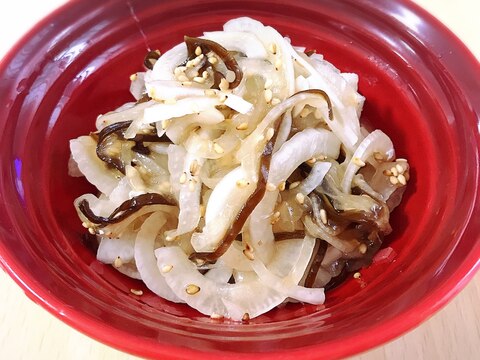 新玉ねぎと塩昆布のやみつきサラダ！